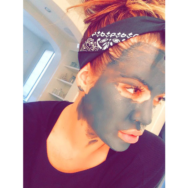 Celebrity Facials, Khloe Kardashian Celebrity Facials, Khloe Kardashian